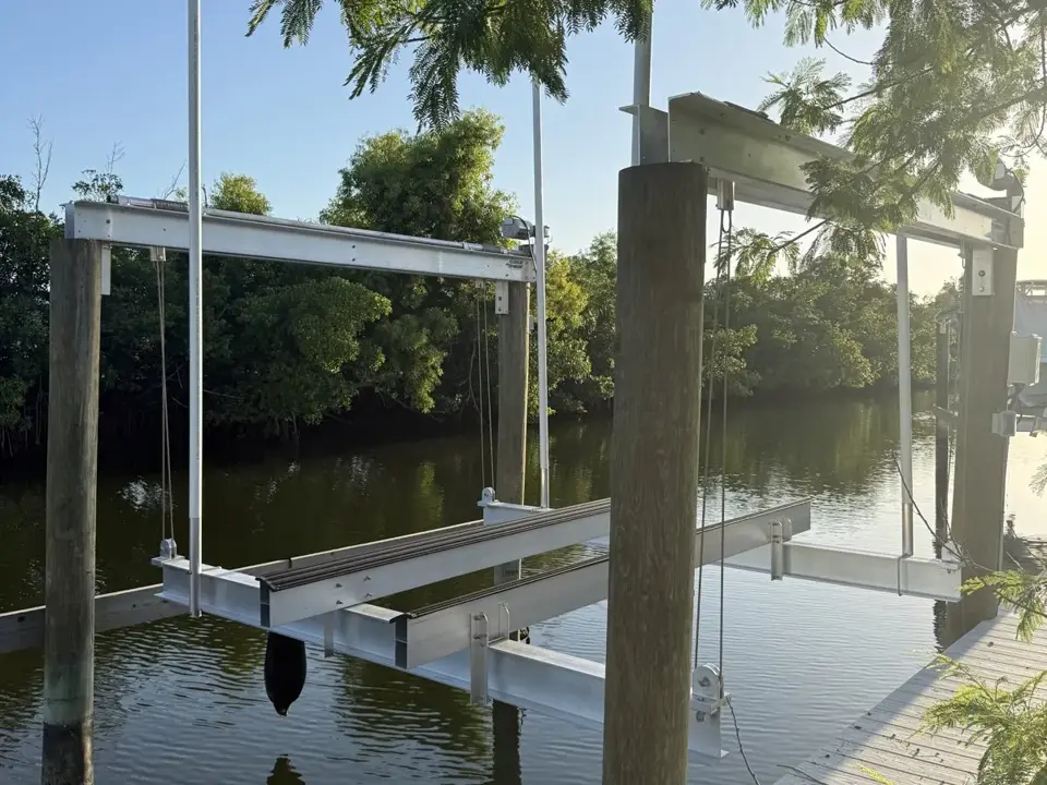 New 13,000 lb boat lift