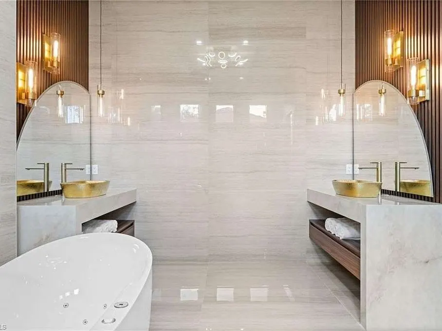 Primary bath with freestanding tub